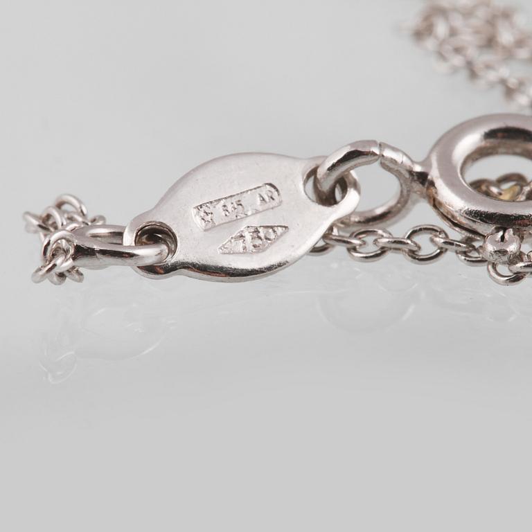 HÄNGE MED KEDJA, 18K vitguld med briljantslipad diamant 1.30 ct. Vikt 2,7 gram.