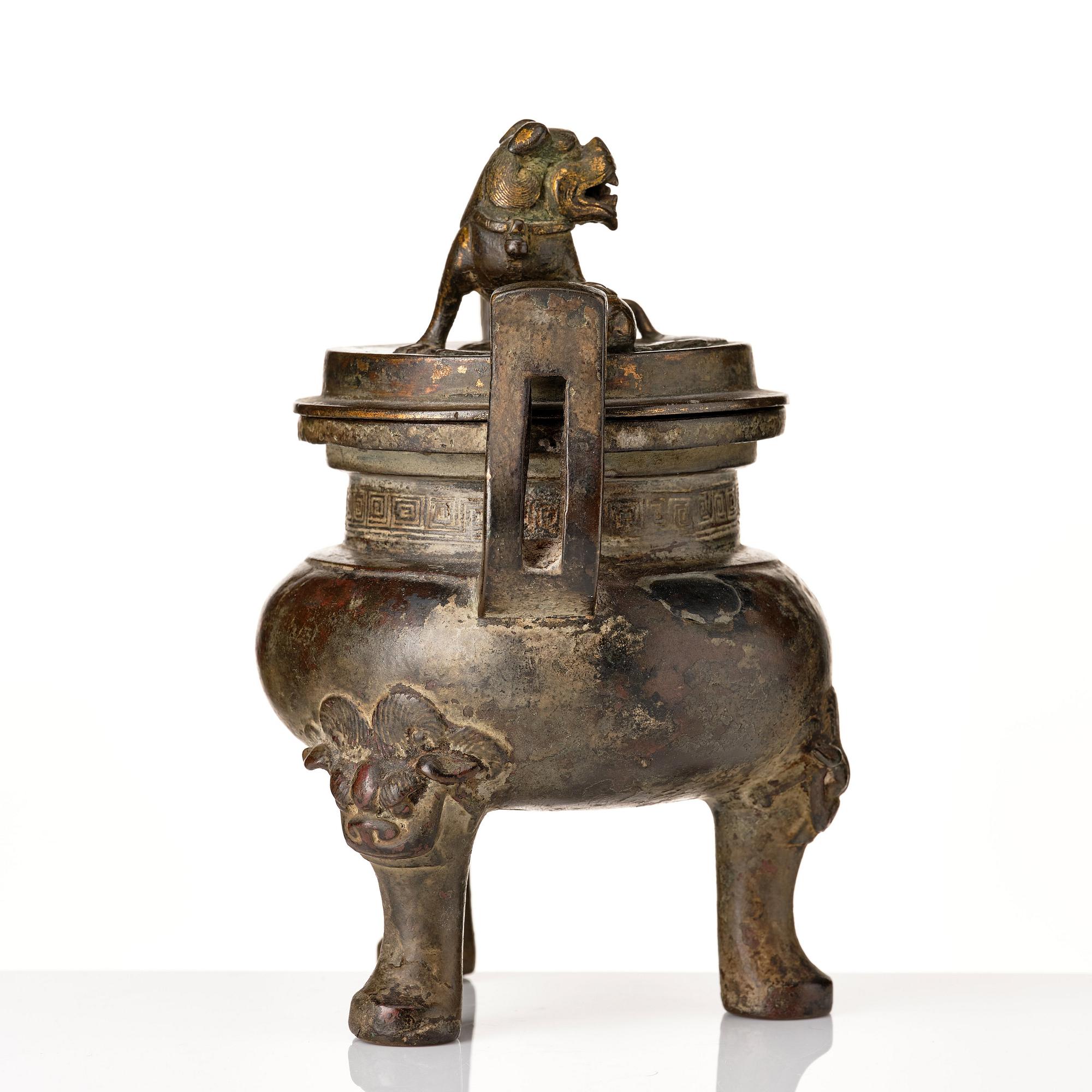 Rökelsekar med lock, brons. Mingdynastin (1368-1644).
