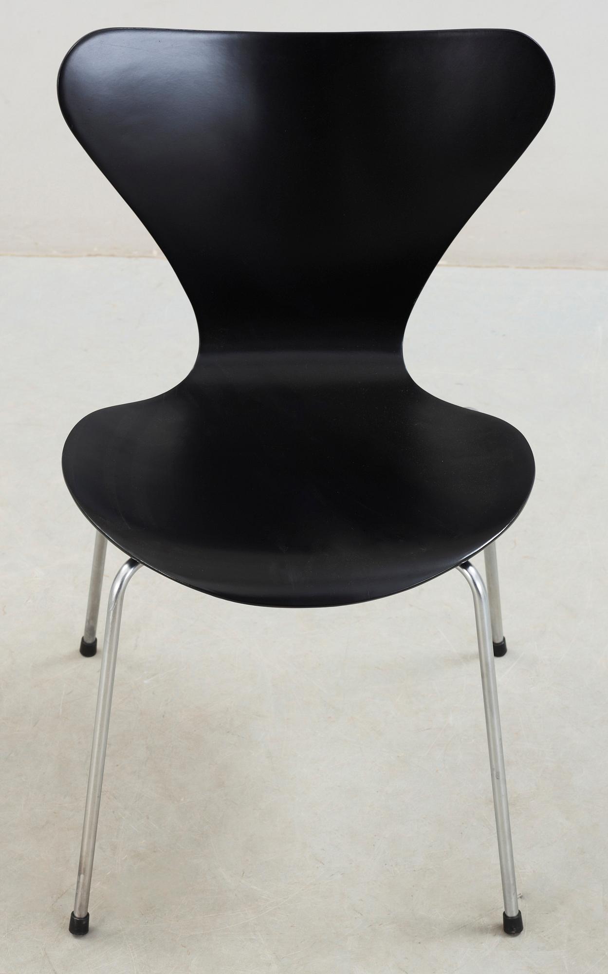 STOL, "Sjuan", Arne Jacobsen, Fritz Hansen, formgiven 1955.