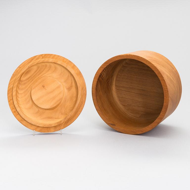 Bertel Gardberg, bowl with lid for Finnmade Gardberg, Norrmark Handicraft.