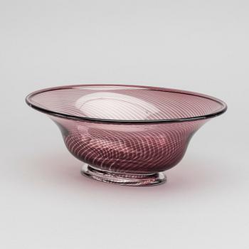 AN EDWARD HALD ORREFORS GLASS BOWL, signed Orrefors Sweden 1945 Sgraal no 640 Hald.