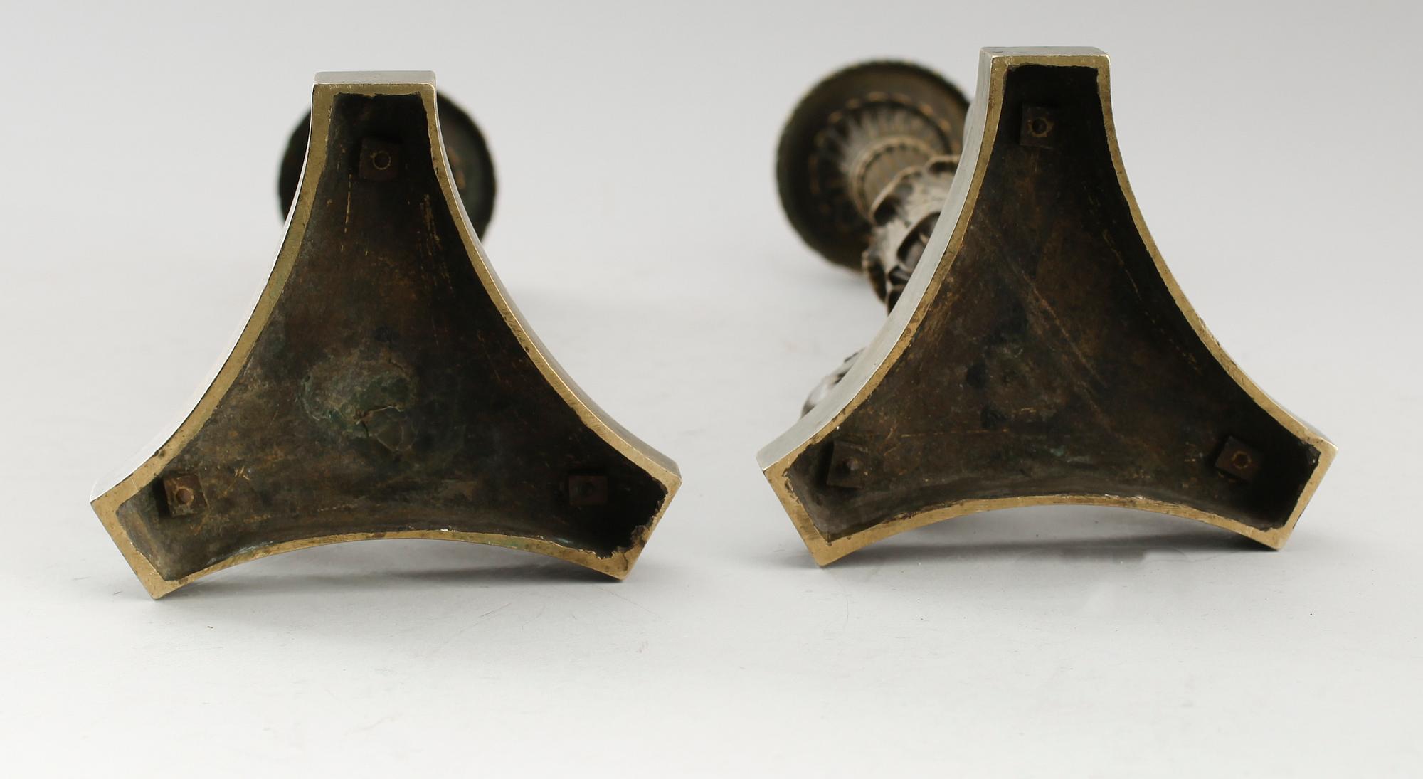 LJUSSTAKAR, 1 par, brons, senempire, omkring år 1830.