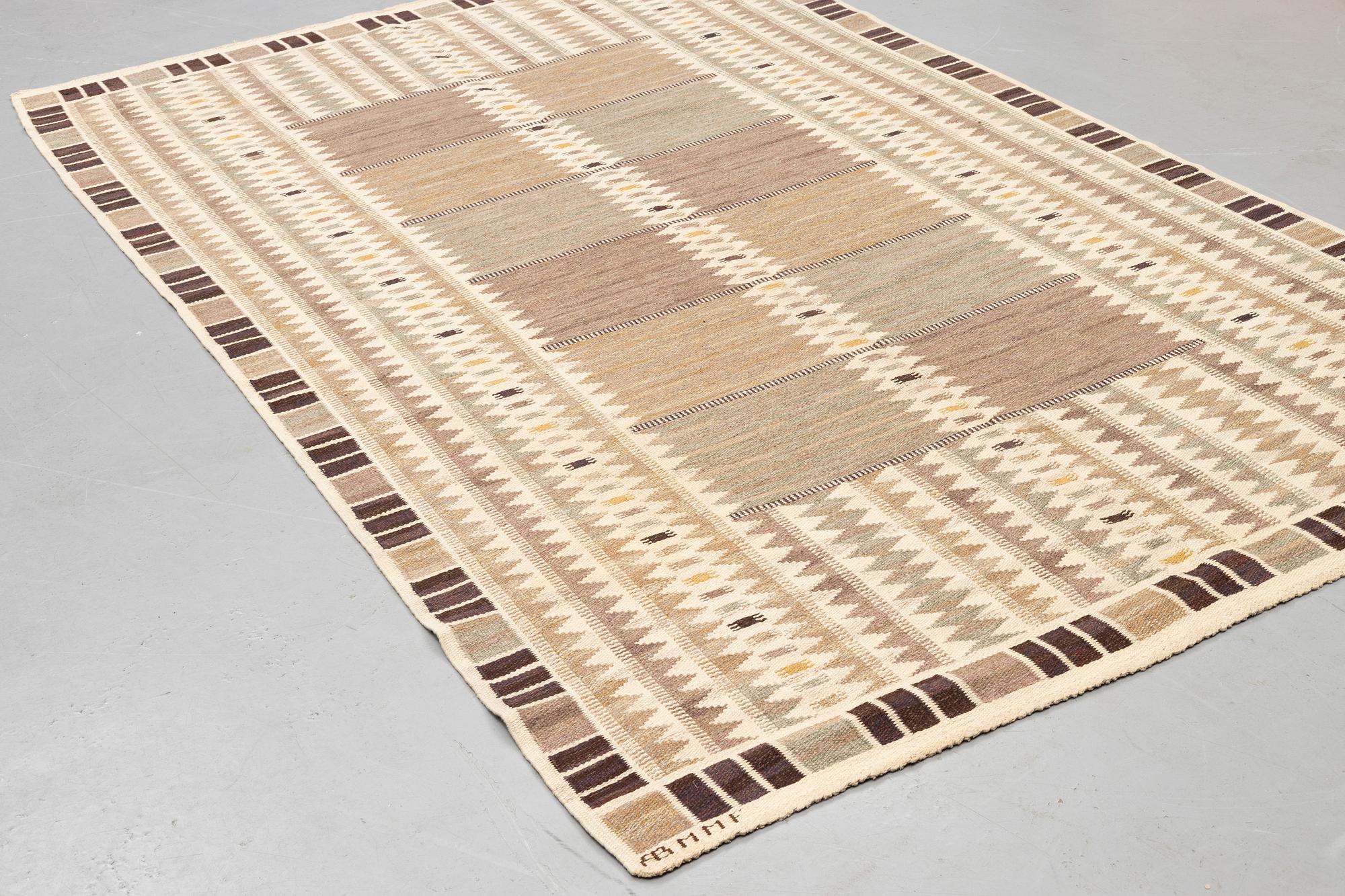 Barbro Nilsson, matta, "Salerno grå" ("Kristianstad"), rölakan, 322,5  x 205,5 cm, signerad AB MMF BN.