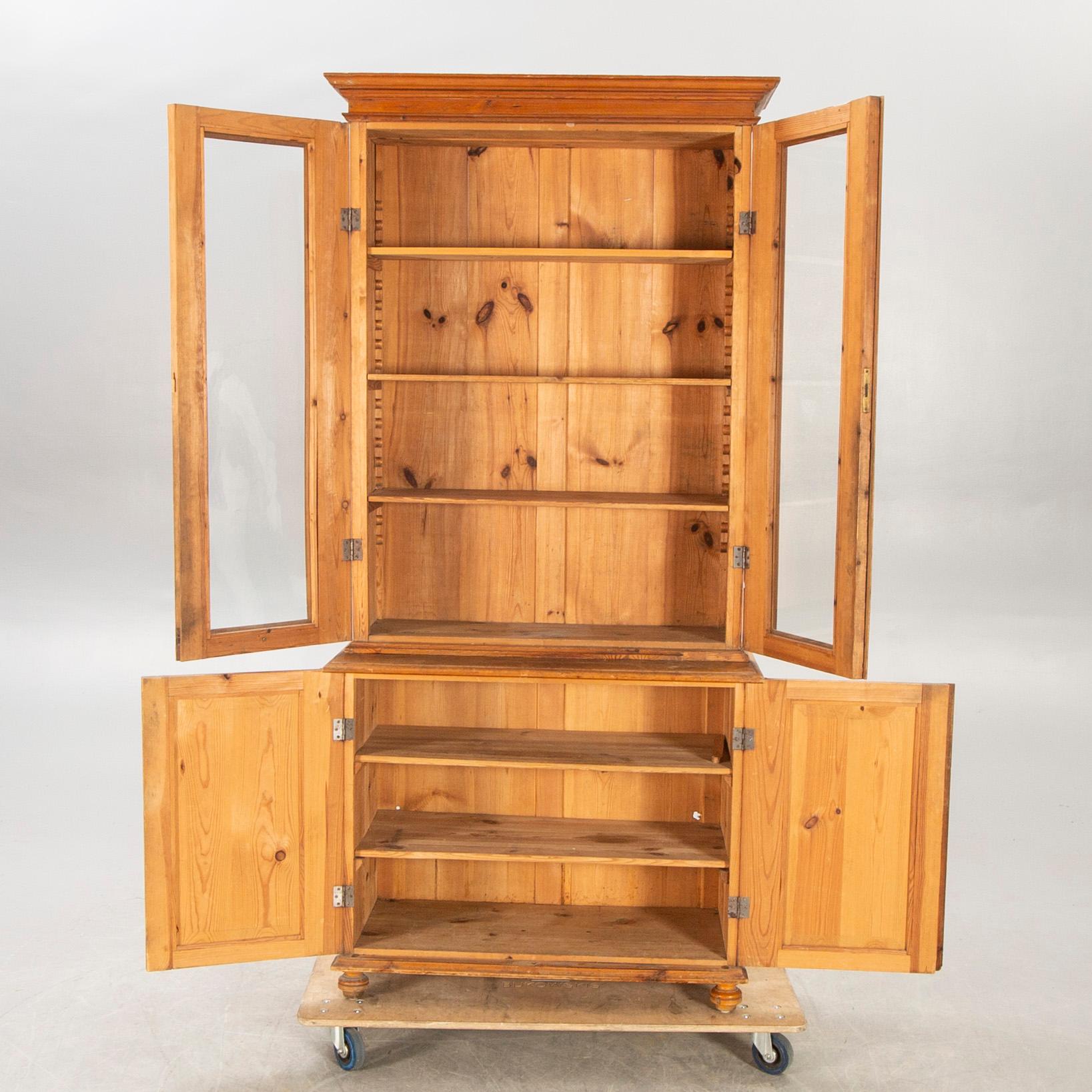 A pine display cabinet around 1900.