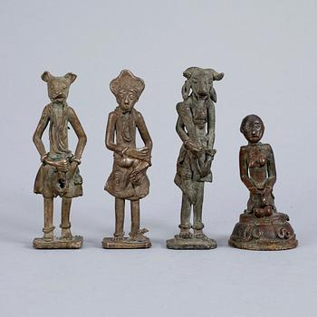 FIGURINER, 4 st, mässing, troligen Västafrika, 1900-talets första hälft.