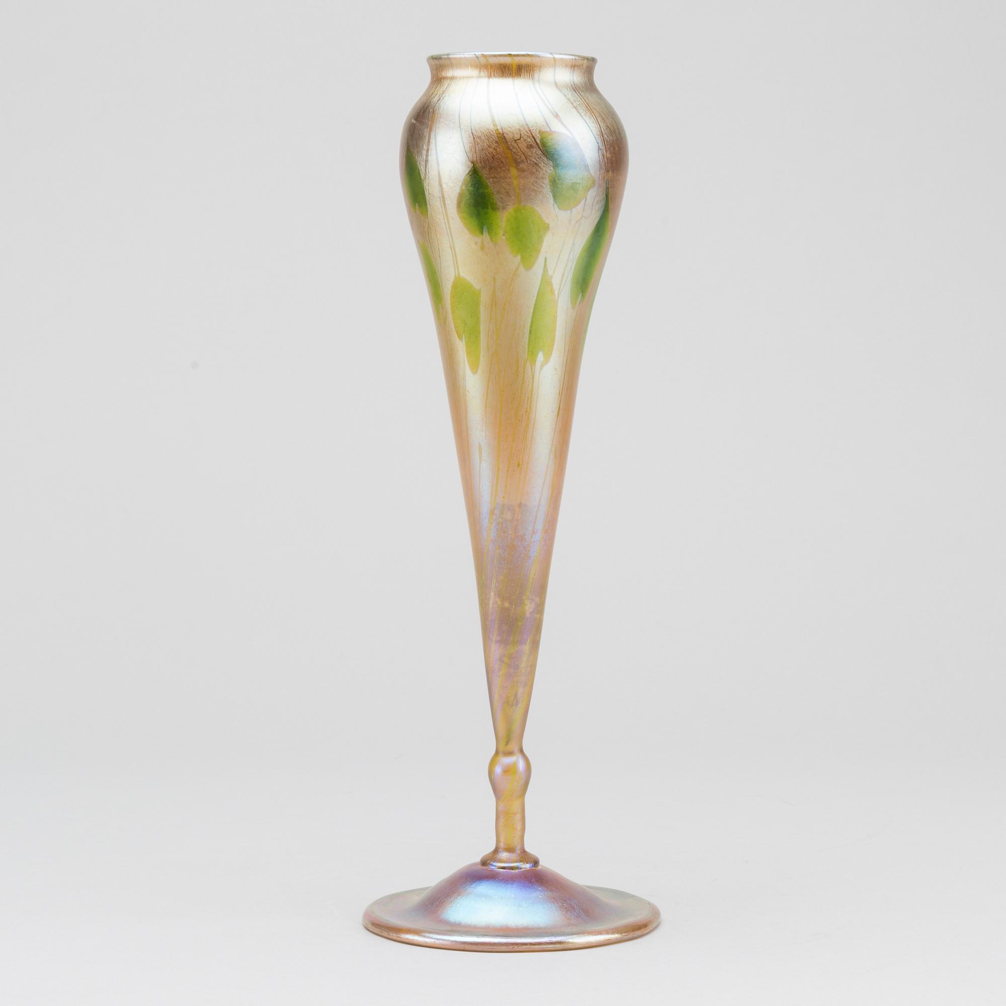 Louis Comfort Tiffany, a Favrile glass vase, U.S.A, 1909.