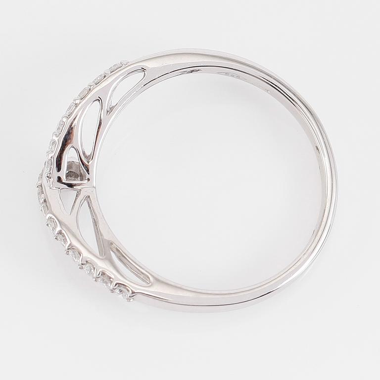 RING, 14K vitguld och diamanter.