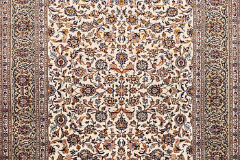 A carpet, Kashan, ca 356 x 248 cm.