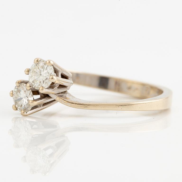 Ring, sibling ring, 18K white gold with two brilliant-cut diamonds.