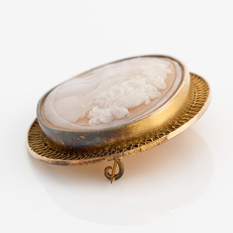 Brooch, 18K gold with shell cameo, Stockholm 1920.