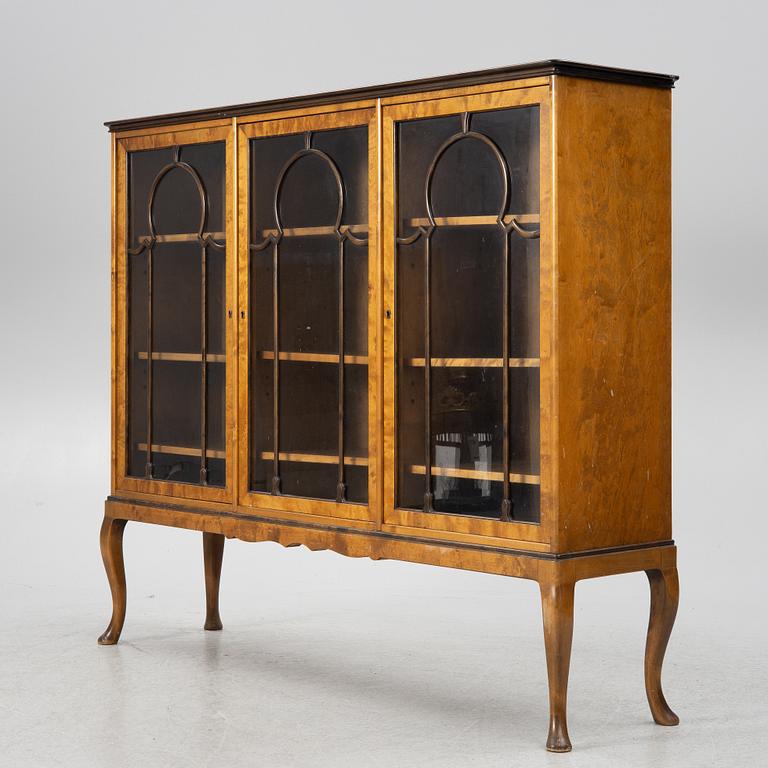 Bokskåp, 1900-talets första hälft.