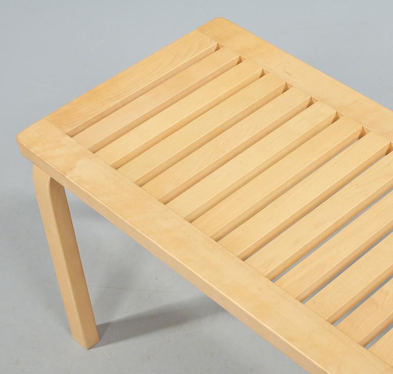 BÄNK, modell 153A, Alvar Aalto, Artek, 1900-talets andra hälft.