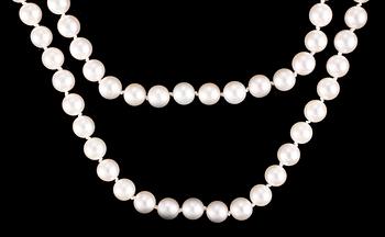 COLLIER, odlade rosa tonade saltvattenspärlor, lås 18k vitguld med små diamanter och pärla. Ca1980/90-tal.