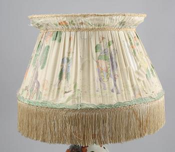 BORDSLAMPA, porslin, Kina, 1900-tal.