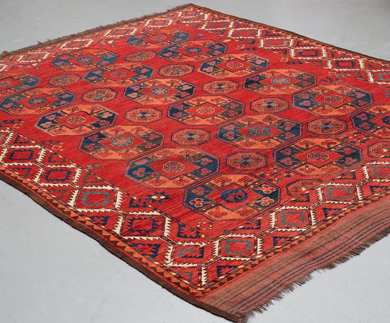 MATTO, Antique Ersari, ca 235,5 x 197 cm. (as well as  4-14,5 cm flat weave at the ends).