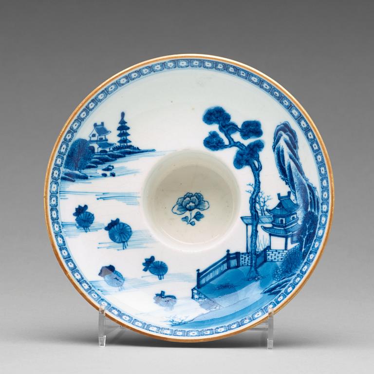 A blue and white cup stand, Qing dynasty, Qianlong (1736-95).