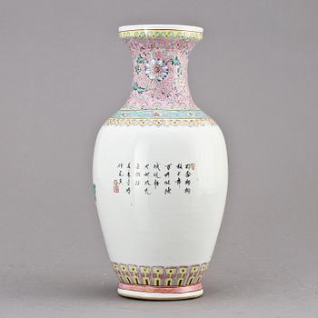 VAS, porslin, Kina, 1900-tal.