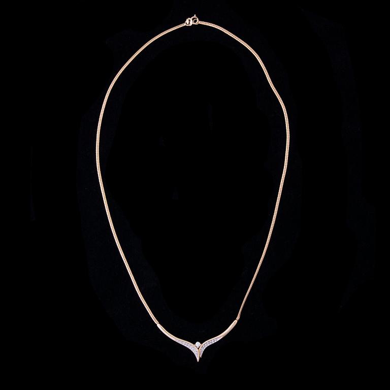Halssmycke, 14K guld, briljantslipade diamanter. Vikt ca 5,0 g.
