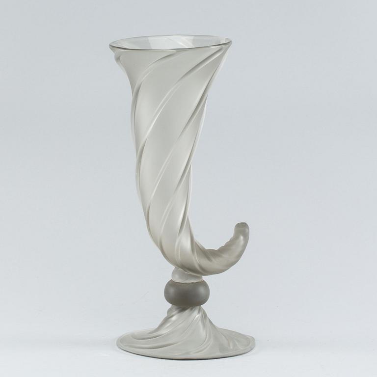 A SEGUSO VETRI D'ARTE GLASS VASE, later part of the 20th century.