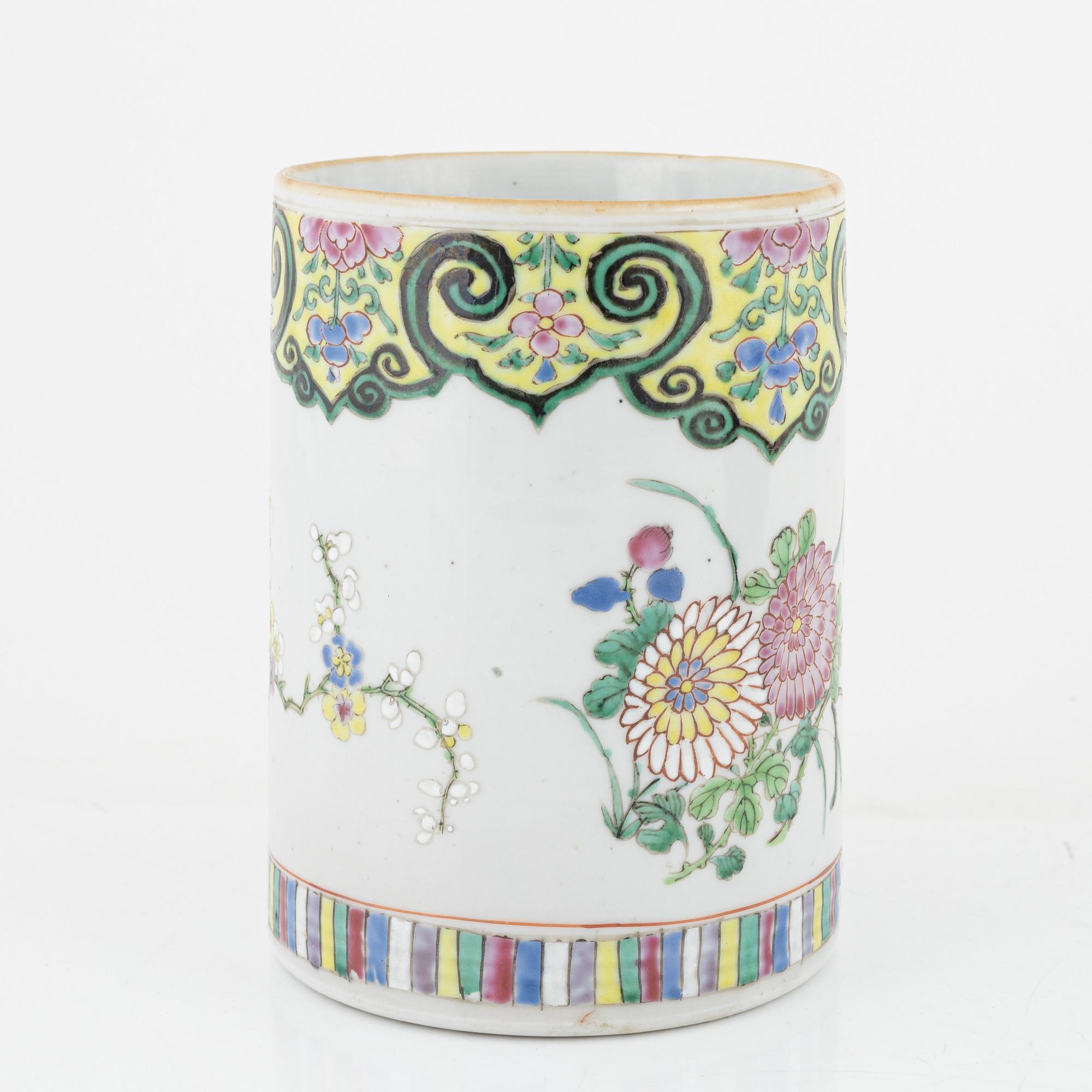 A Chinese tankard, a bowl and a four tiered food container, Qing dynasty, 18th/19th Century.