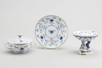 SERVISDELAR, 131+4 st, porslin, "Summerfugl", Bing & Gröndahl, 1900-talets andra hälft.