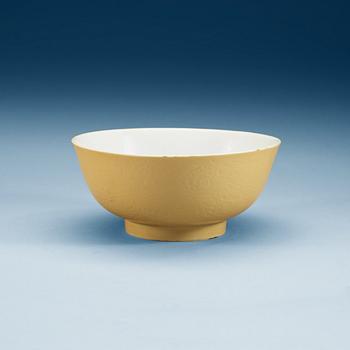 1396. A cafe au lait glazed bowl, Qing dynasty, Kangxi (1662-1722). With Xuandes six character mark.