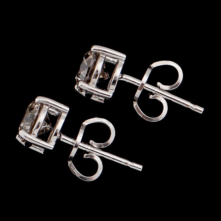 ÖRHÄNGEN, 1 par, 18 k vitguld, briljantslipade diamanter ca 1.41 ct.