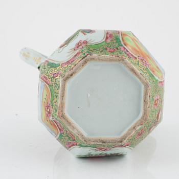 Kanna, porslin. Qingdynastin, Kanton, sent 1800-tal.