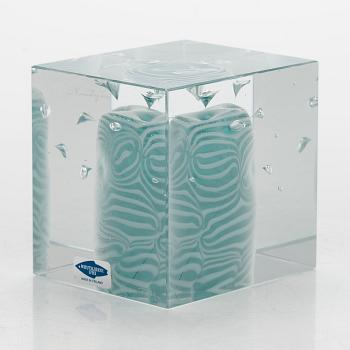 Oiva Toikka, lasikuutio, signeerattu Oiva Toikka, Nuutajärvi, numeroitu 208.