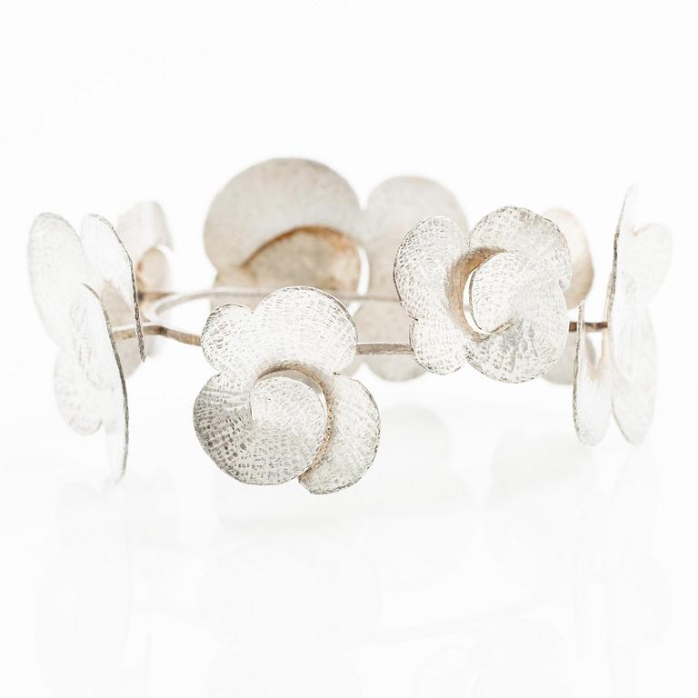 PA Lundahl-Terrs, a bridal crown, silver.