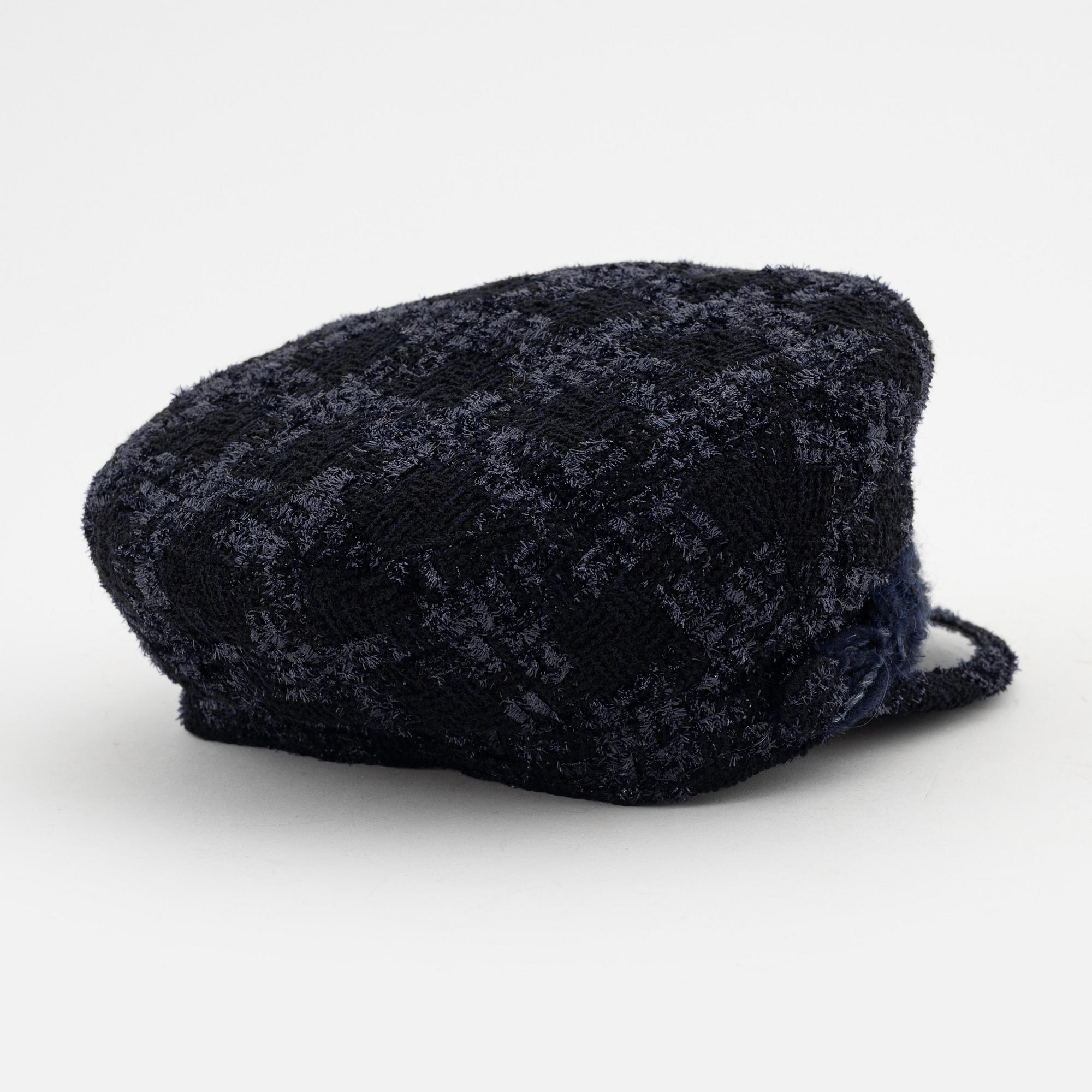 Chanel, a wool mix bouclé hat, size S.