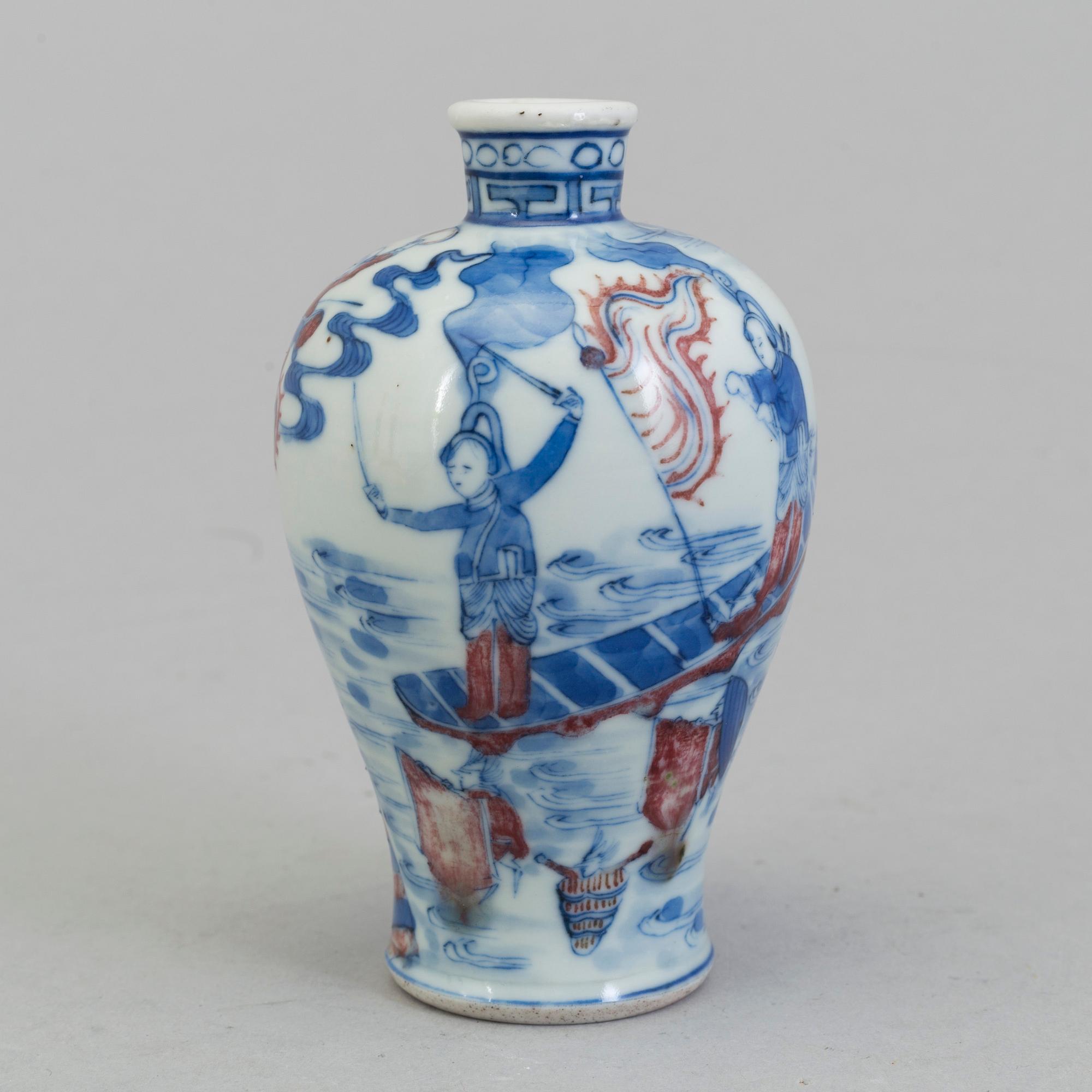 A large and beautiful copper-red and underglazed blue and white porcelain snuff bottle, Qing dynasty, Guangxu (1874-1908.