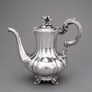KAFFEKANNA, silver, nyrokoko, Zethelius, Stockholm 1847. Vikt ca 912 gram.