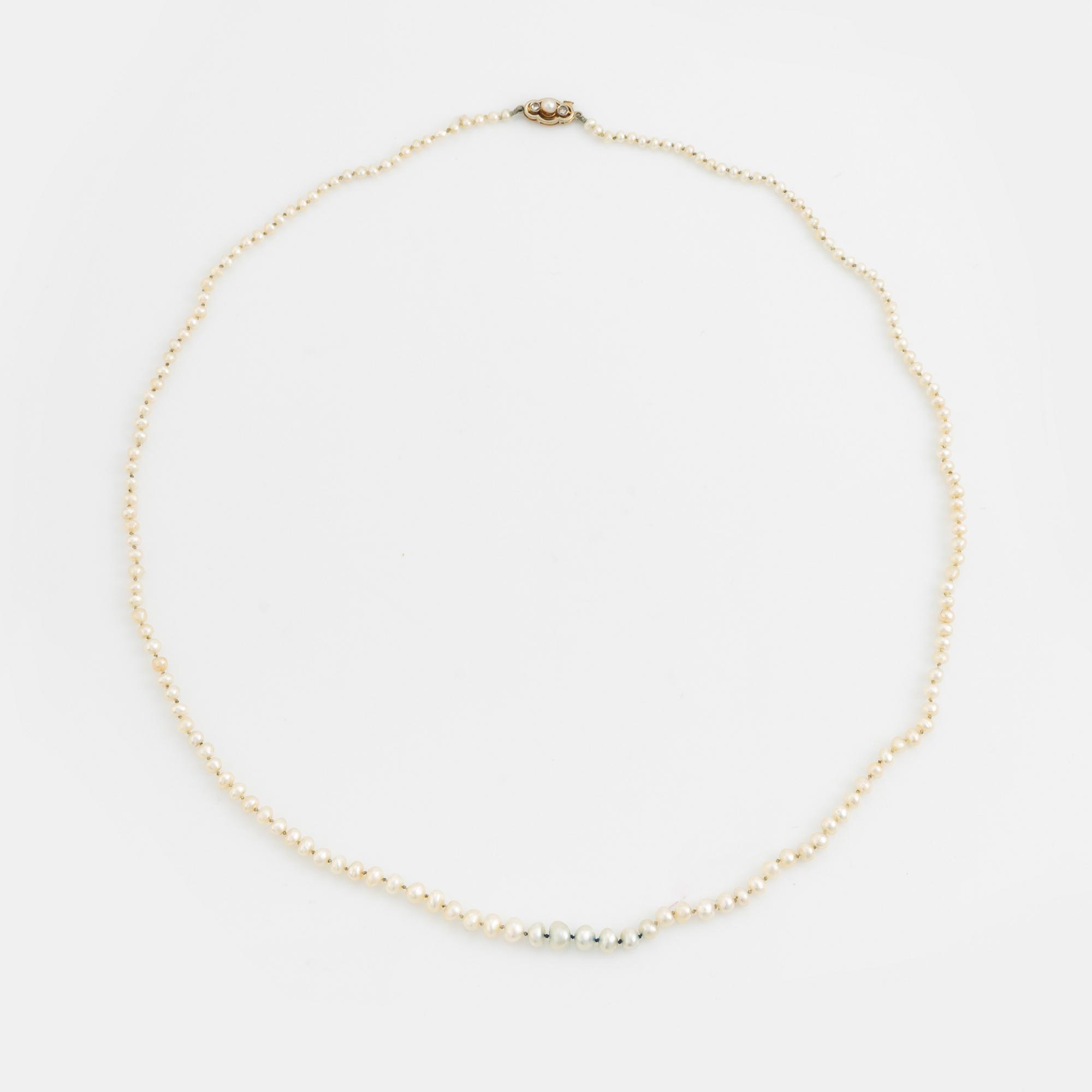 Calibrated pearl necklace, clasp 18K gold with pearl and rose cut diamonds.