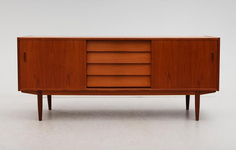 SIDEBOARD, P.S. Heggen, Nordfjordeid, Norge 1900-talets andra hälft.