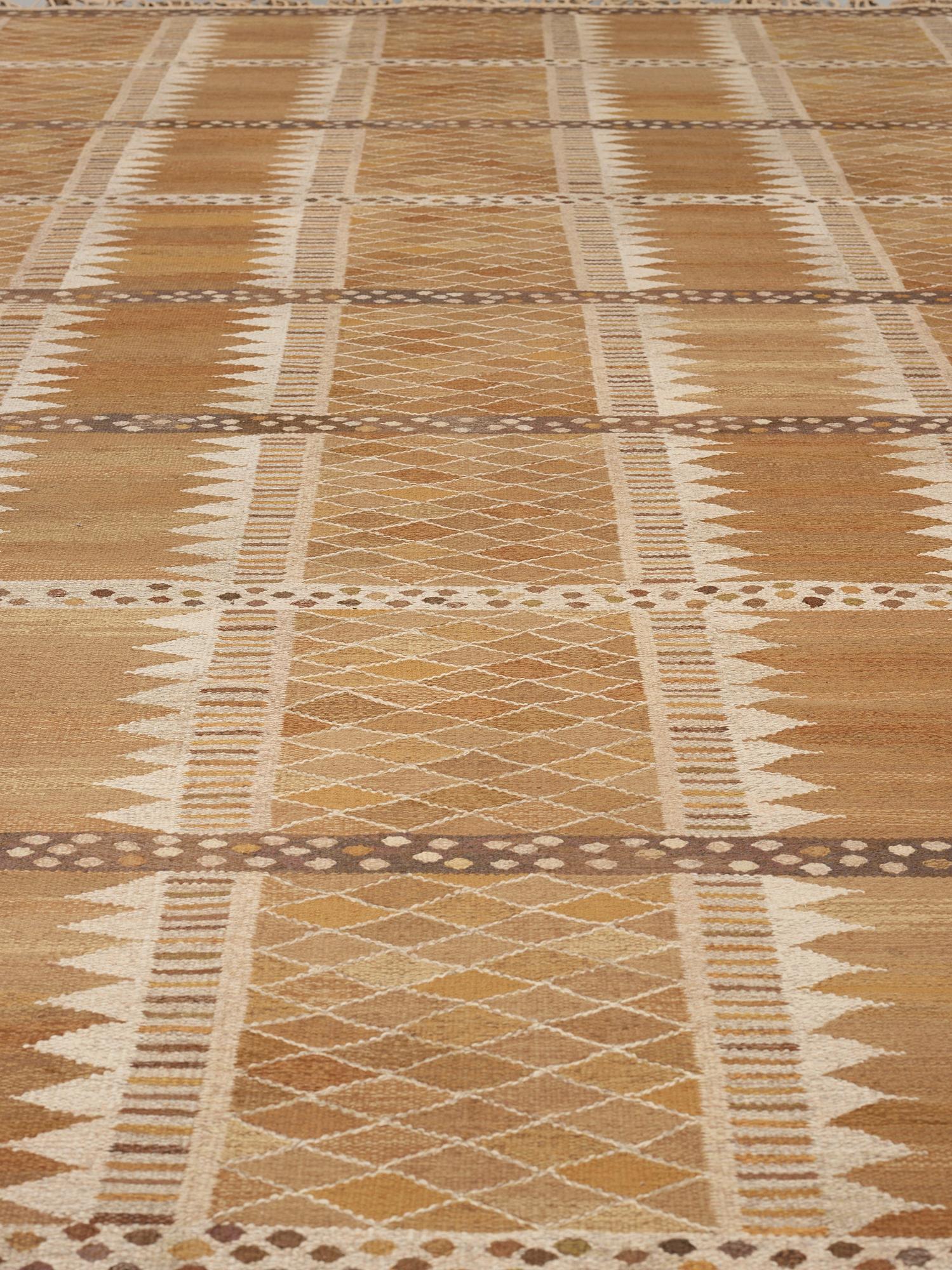 CARPET. "Josefina, brun". Flat weave. 475 x 380,5 cm. Signed AB MMF MR.