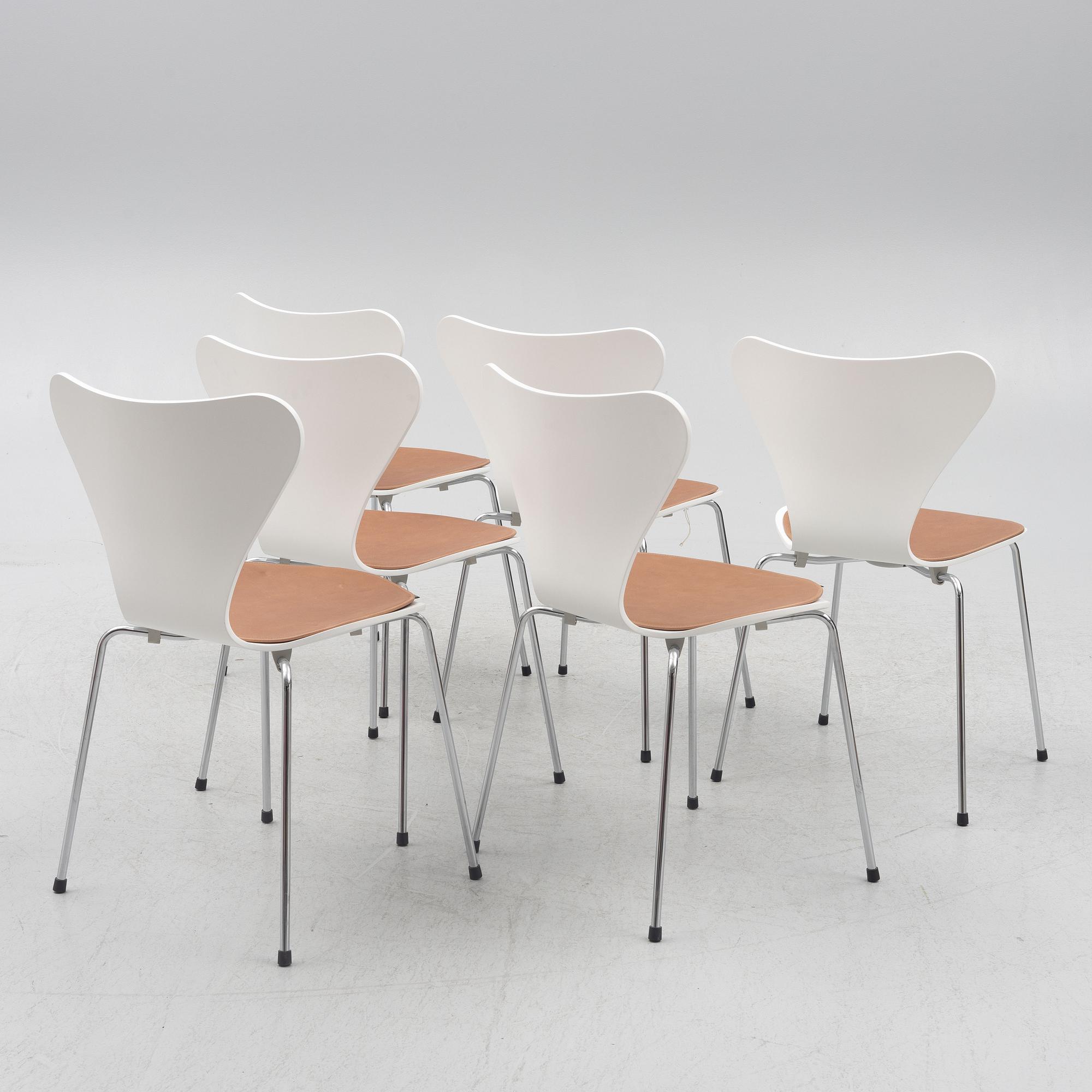 Arne Jacobsen, six chairs, "The Seven", Fritz Hansen, 2018.