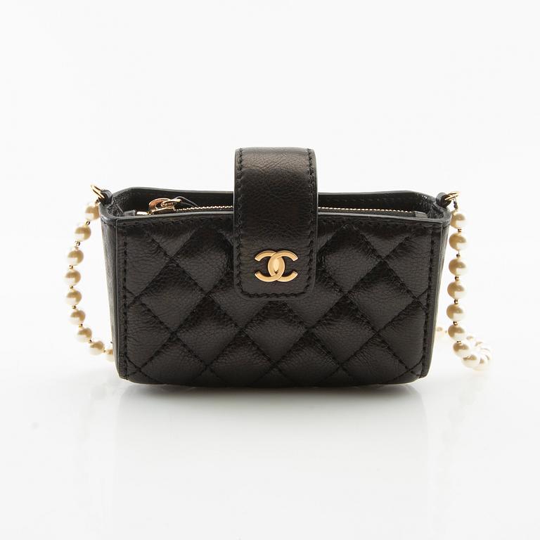 Chanel,.