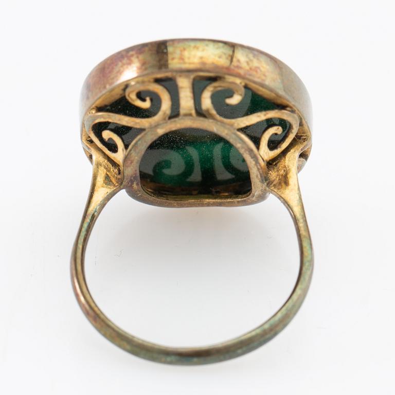 Halsband, ring och armband med slipade malakiter, Kina 1900-talets första hälft.