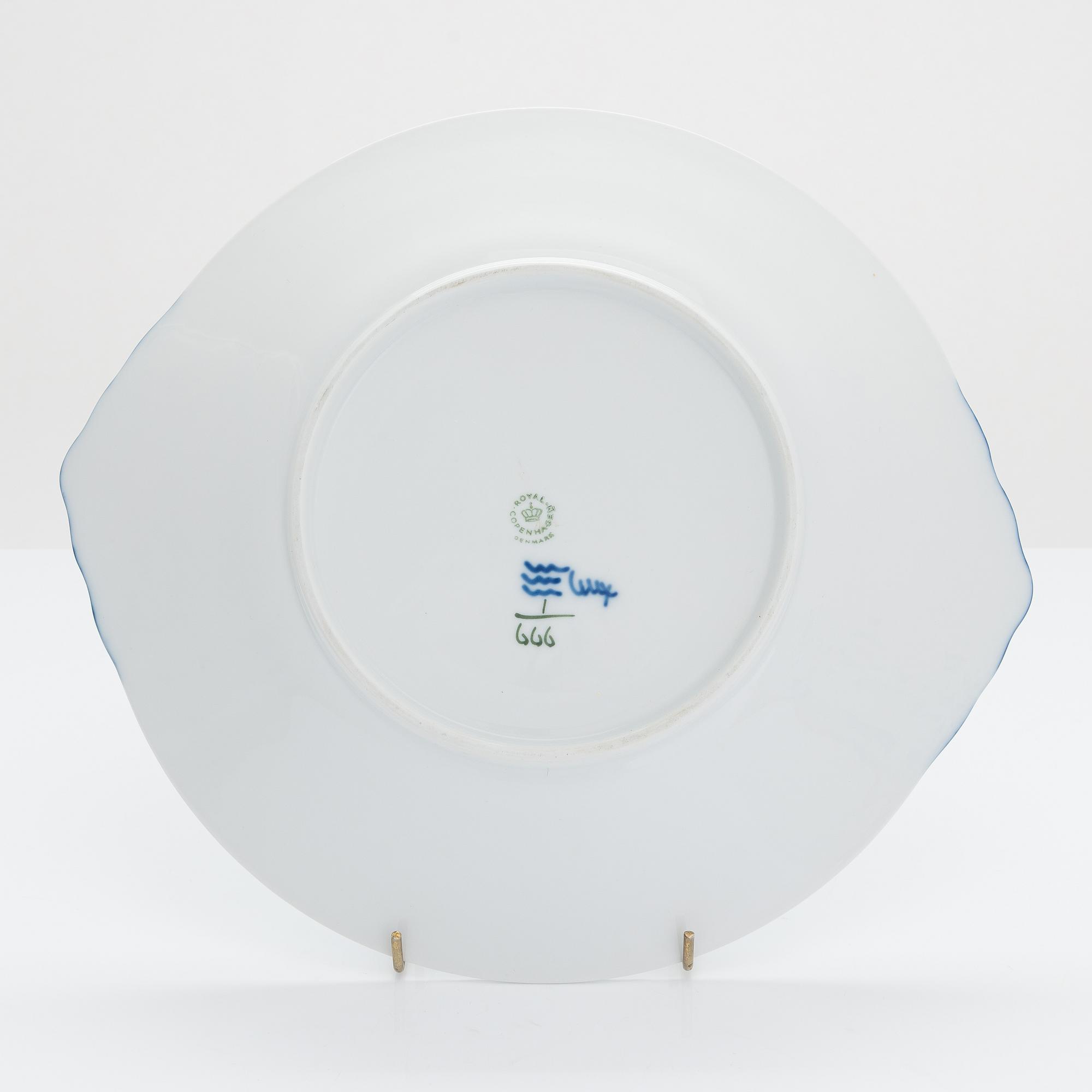 A 31-piece Royal Copenhagen 'Musselmalet' porcelain coffee set.