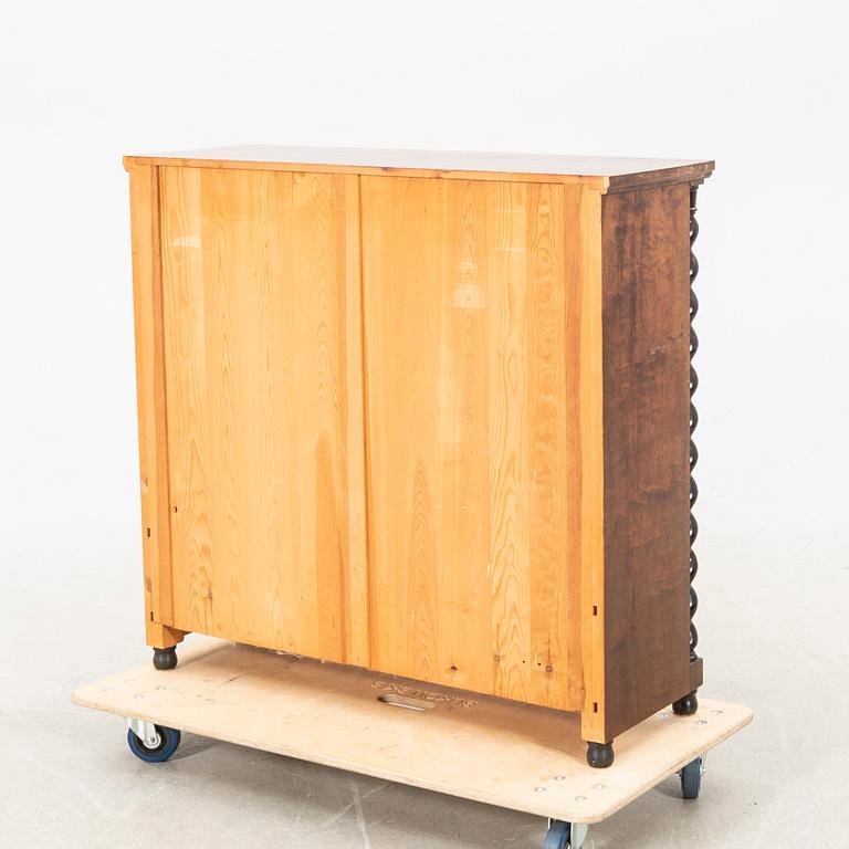 Bookshelf 1920s/30s.