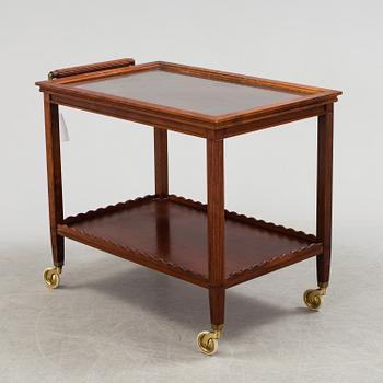 AN EARLY 19TH CENTURY SERVING TROLLEY.