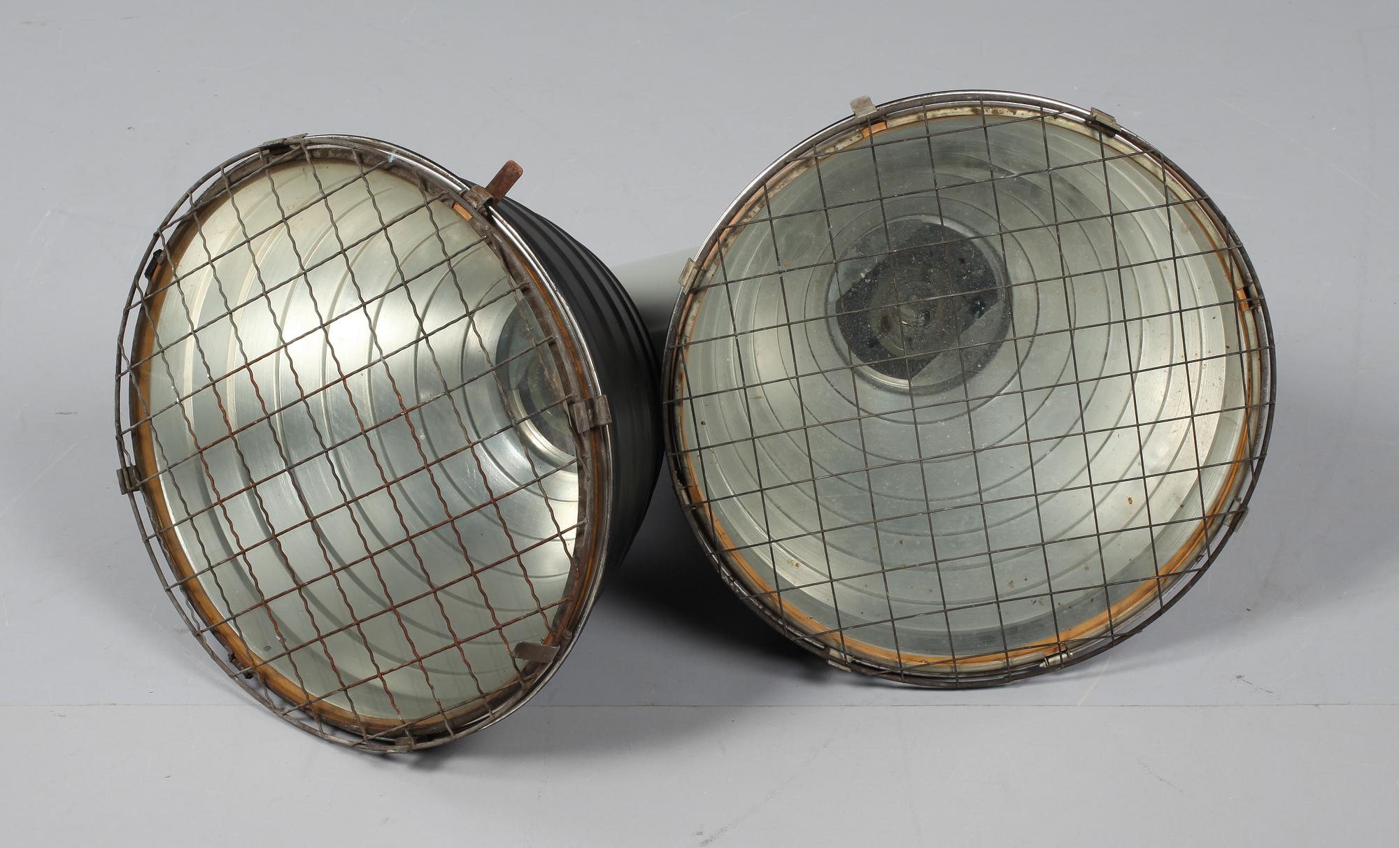 INDUSTRILAMPOR, ett par, 1900-talets andra hälft. Höjd 55 cm.