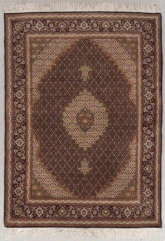 MATTA, old, Täbris, part silk, ca 207 x 148 cm.