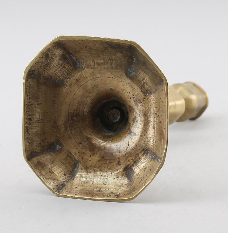 LJUSSTAKE, mässing, senbarock, 1700-tal.