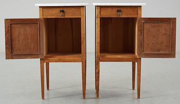 SÄNGBORD, ett par, gustaviansk stil, 1900-talets första kvartal.