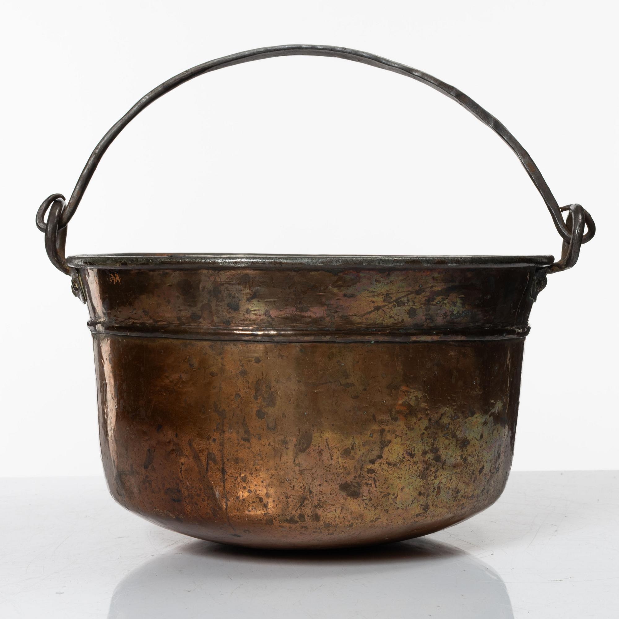 A set of three Swedish copper cauldrons, 18th / early 19th century.