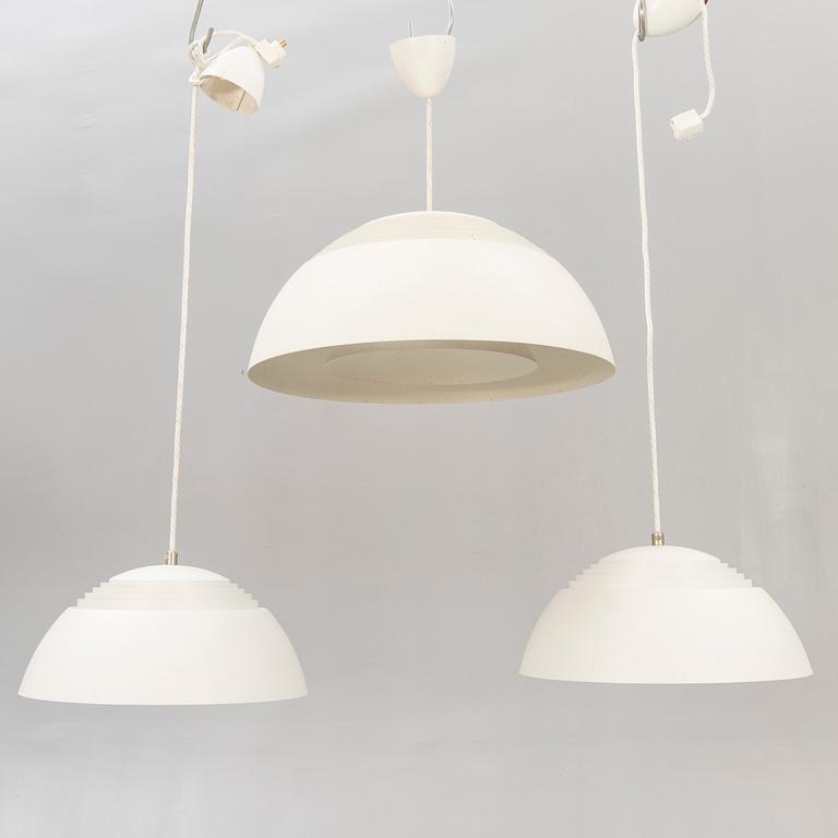 Arne Jacobsen, taklampor, 3 st, "AJ Royal Pendel", Louis Poulsen, Danmark.