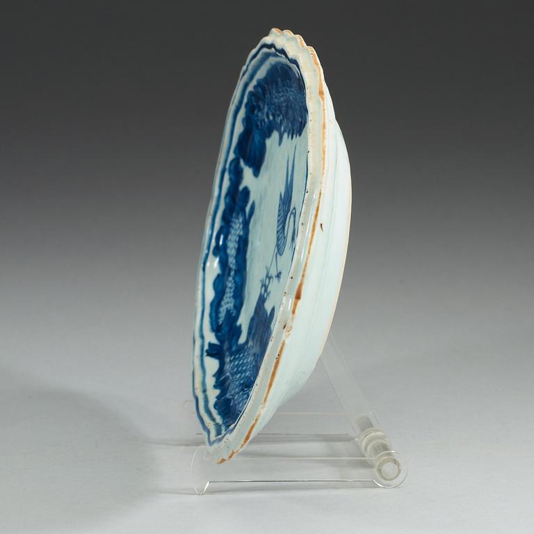 A blue and white armorial serving dish, Qing dynasty, Qianlong (1736-95).