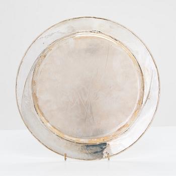 Pekka Piekäinen, bricka, sterlingsilver, för J.A. Tarkiainen, London 1996.